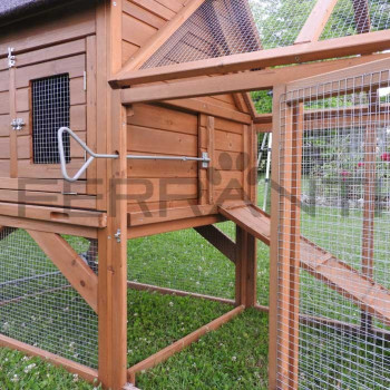 Mobile Chicken Coop on Wheels for 4 Chickens